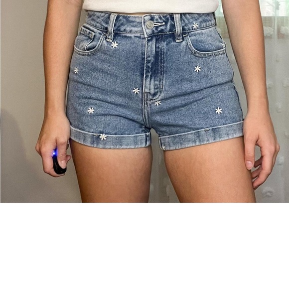 PacSun Pants - PacSun denim jean mom shorts with embroidered daisy detailing